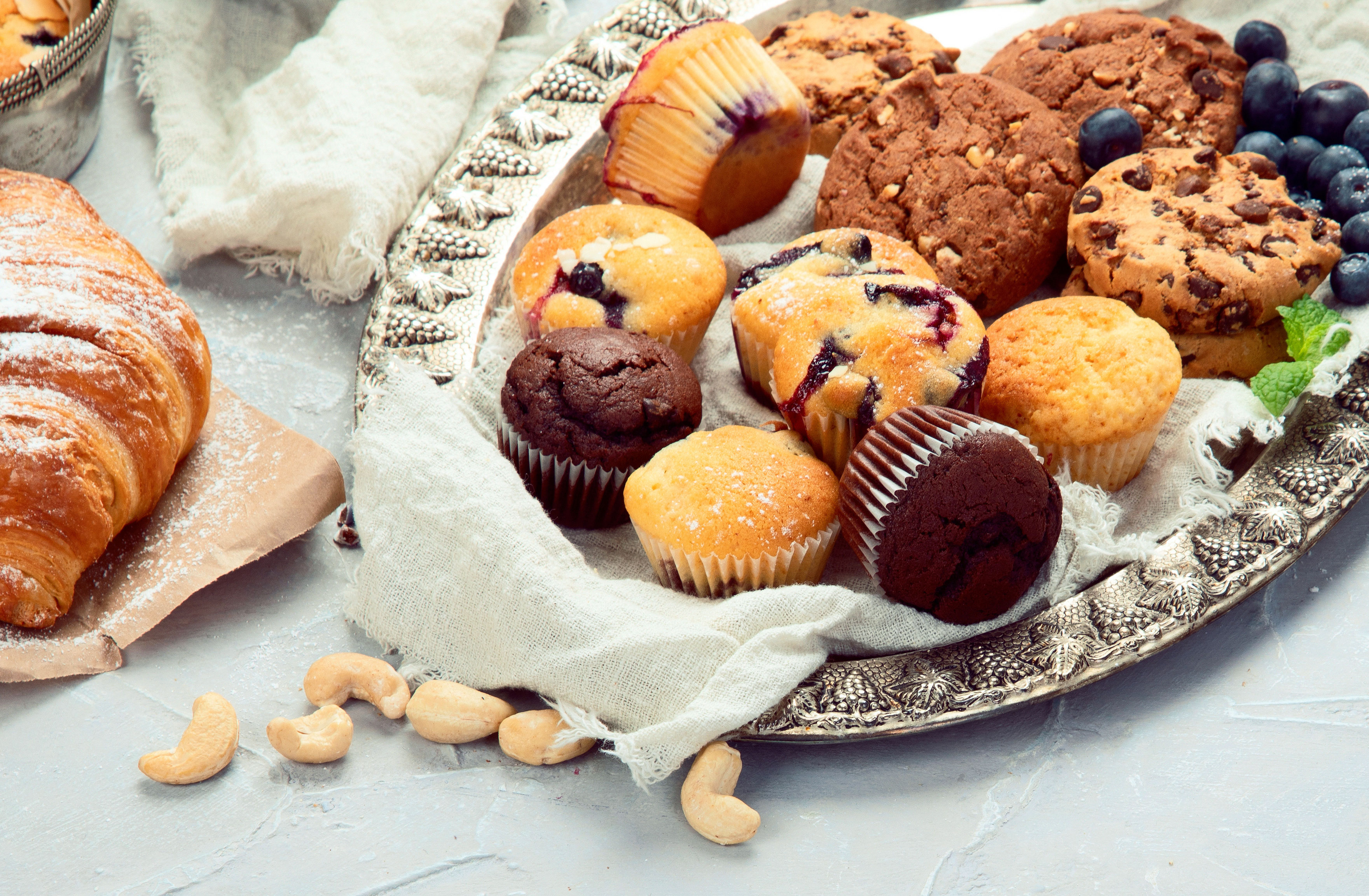 Baked goods tray
